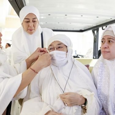 Momen Hangat Megawati Umrah Bersama Keluarga, Prananda Bantu Tahalul
