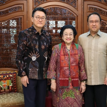Megawati Soekarnoputri Terima Dubes Korsel dan UEA di Kediamannya