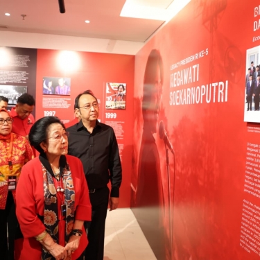 Didampingi M Prananda Prabowo, Megawati Hadiri Pameran Foto Refleksi 30 Tahun Kudatuli