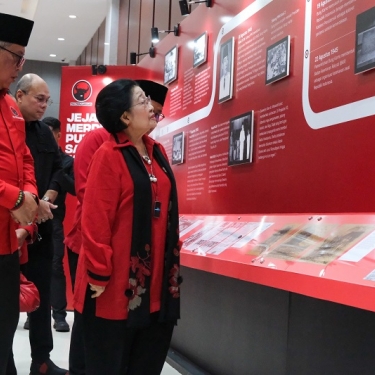 Refleksi Sejarah di HUT Ke-81 RI, Megawati Soekarnoputri Tinjau Pameran "Jejak Merdeka Putra Sang Fajar"