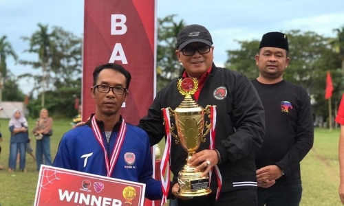 Sujiwo Tutup Turnamen Sepak Bola Banteng Cup 