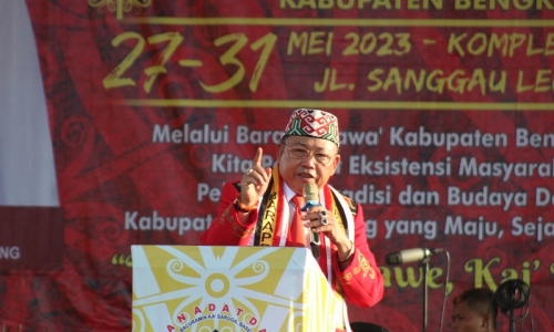 Cornelis Hadiri Event Budaya Barape Sawa 2023 di Kabupaten Bengkayang