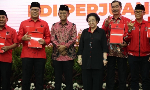 Megawati Serahkan SK Dukungan ke 13 Calon Kepala Daerah