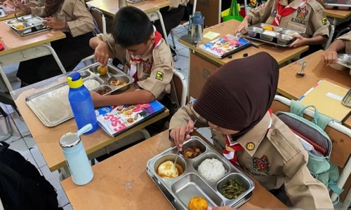 Pramono-Rano Jalankan Program MBG dan Uji Coba Sekolah Swasta Gratis