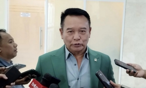 TB Hasanuddin Minta Panglima Tarik Ribuan TNI di Luar 14 Kementerian