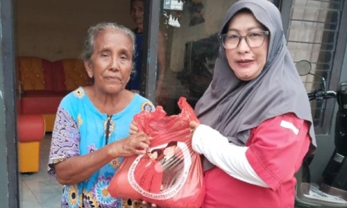PAC Dukuh Pakis Salurkan Ratusan Paket Sembako Gelorakan Kedaulatan Pangan