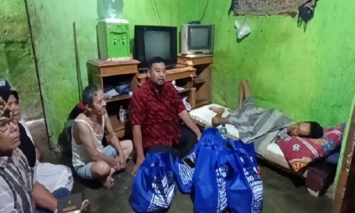 Yudha Puja Turnawan Kunjungi Dua Warga Sakit Kronis di Jayaraga: Saatnya Pemerintah Hadir Lebih Kuat
