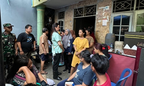 Hilda Kusuma Dewi Tinjau Lokasi Kebakaran di Jakarta Barat, Pastikan Penanganan dan Layanan untuk Warga Terpenuhi