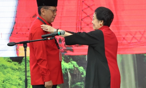 Megawati Lantik Kembali Hasto sebagai Sekjen PDI Perjuangan