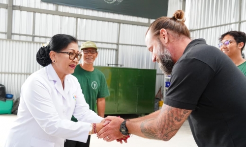 Putri Koster Ajak Warga Gotong Royong Urusi Sampah