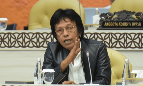 Adian Napitupulu Minta Pemerintah Kaji Ulang Pembengkakan Biaya Kereta Cepat Whoosh