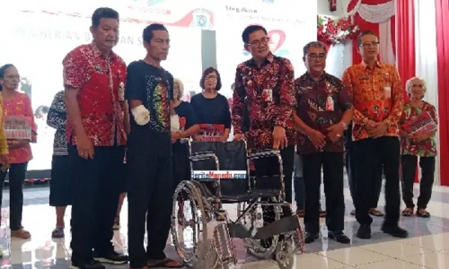 Joune Ganda Serahkan Bantuan Dana Duka, Kursi Roda, Sembako Bagi Lansia & Anak Terlantar