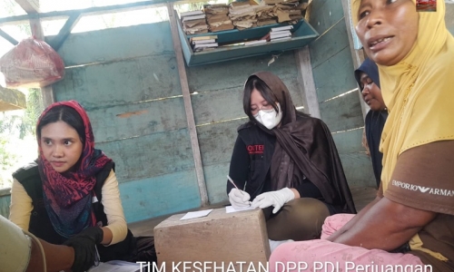 DPC PDI Perjuangan Langsa–Aceh Timur Dampingi Tim Medis Layani Korban Banjir dan Longsor di Alue Canang