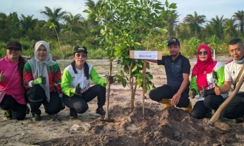 Tjhai Chui Mie Pimpin Penanaman 8.000 Pohon Serentak di 26 Kelurahan