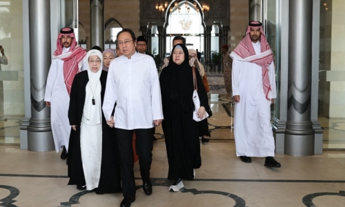 Megawati Umrah bersama Prananda dan Puan Maharani