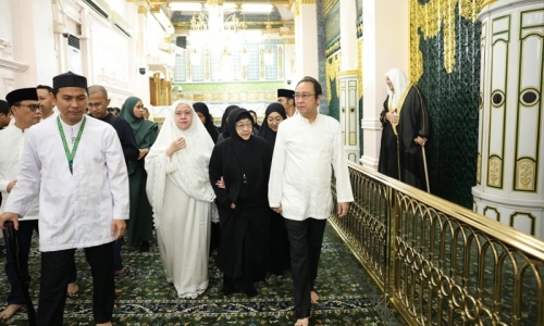 Imam Besar Masjid Nabawi Pimpin Doa saat Megawati dan keluarga Ziarah ke Makam Rasulullah SAW