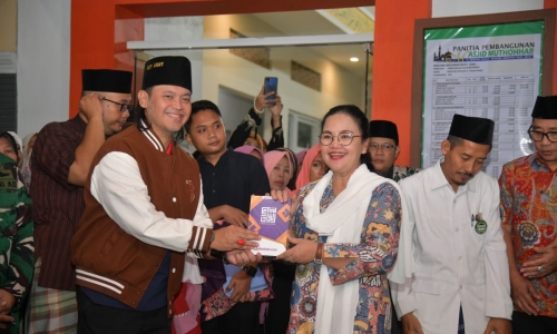 Agustina Wilujeng Distribusikan 20 Ribu Al Quran