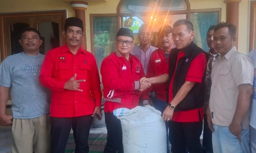 Banteng Demak dan Musthofa Salurkan Bantuan Sembako di Desa Kebonagung
