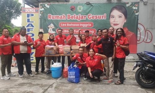 Tak Sekadar Berbagi Takjil, Gesuri Mesias Bintang Merah Ajak Warga Ciledug Manfaatkan Rumah Belajar Gratis