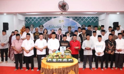 Safari Ramadan di Ketapang, Krisantus Serahkan Sejumlah Bantuan Kepada Masyarakat