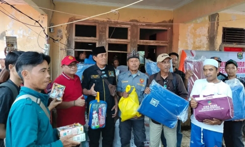 Muhammad Jaenudin Serahkan Bantuan Ke 110 KK Terdampak Bencana di Bantargadung