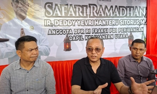Sambut Idulfitri, Deddy Sitorus Bagikan Ratusan Paket Sembako di Kota Tarakan