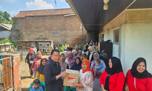 TB Hasanuddin Serap Aspirasi dan Salurkan Bantuan Sembako di Dapil Sumedang 