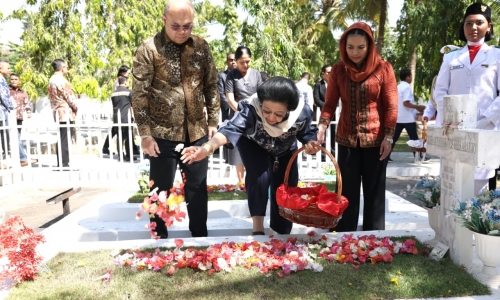 Ziarah Khidmat Megawati di TMP Seroja Dili