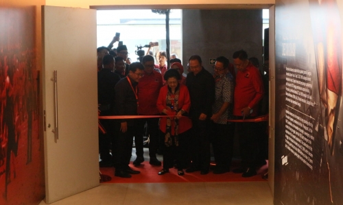 Megawati Buka Pameran Foto Refleksi 30 Tahun Kudatuli