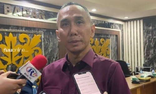 Tekad Indra Dukung Seragam Sekolah Gratis, Namun Perbaikan Sekolah Kebutuhan Mendesak