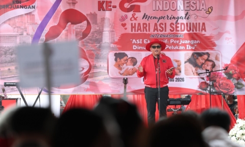 "Bapak-Bapaknya Jangan Iri!” Pesan Pantun Hasto di Peringatan Hari ASI Sukabumi