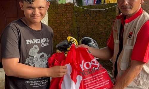 Wujud Kepedulian, DPC PDI Perjuangan Agam Bantu Korban Banjir Padang