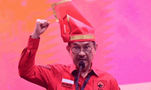 Wujudkan Semangat Kemerdekaan, Ridwan Andi Wittiri Salurkan Bantuan untuk Korban Kebakaran Kandea