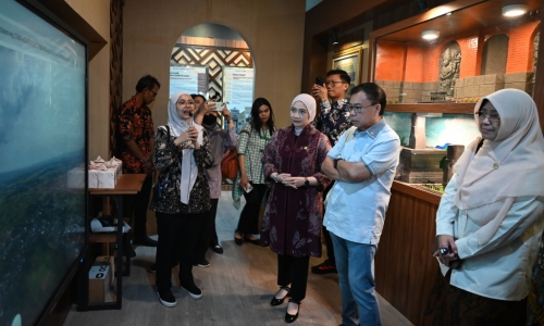 Budaya Literasi Kreatif, Sofyan Tan Dorong Kehadiran Buku di Ruang Publik dan Warung Makan