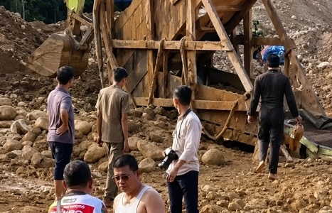 Bupati Muratara Devi Suhartoni Inspeksi Langsung ke Lokasi Pertambangan Emas Tanpa Izin 