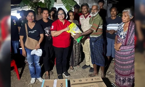 PDI Perjuangan Salurkan Bantuan Kebutuhan Dasar dan Soroti Layanan Kesehatan Korban Gempa di Sikka ​