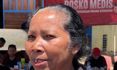 "Terima Kasih Ibu Megawati," Tangis Haru Warga Karot Tadong Sambut Bantuan Relawan PDI Perjuangan 