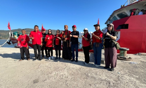 Misi Kemanusiaan di NTT, RS Apung Laksamana Malahayati Disambut Antusias di Pelabuhan Reo
