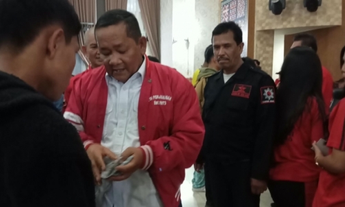 DPD PDI Perjuangan Sumut Salurkan Tali Asih ke 495 Siswa Korban Keracunan MBG di Karo