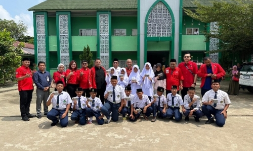 DPD PDI Perjuangan Sumut Salurkan Tali Asih untuk 21 Siswa Terdampak Program MBG di Asahan