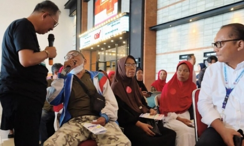 Cak Ji dan Risma Tinjau Pemeriksaan Mata Gratis untuk Lansia dan Warga Pra-Sejahtera di Surabaya