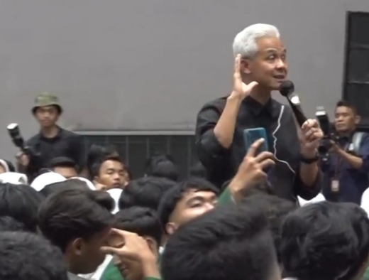 Ganjar Pranowo Disambut Antusias Ribuan Mahasiswa Baru Unpas