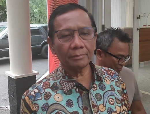Mahfud Tegaskan Siap Debat: Mau Berdiri Oke, Duduk Oke