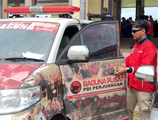 BAGUNA PDI Perjuangan Sulsel Turunkan Tim Untuk Bantu Korban Banjir di Beberapa Daerah di Sulsel