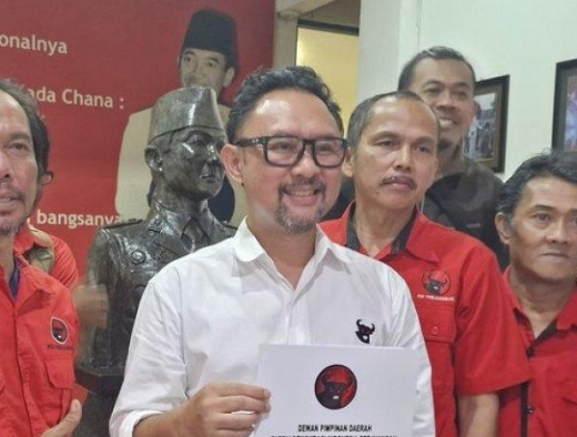 Dandan Riza Wardana dan Ronal Surapradja Dapat Surat Tugas dari PDI Perjuangan untuk Pilwalkot Bandung 2024