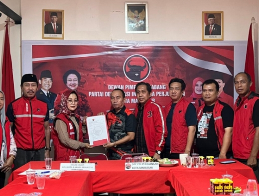 Tepat dihari Ulang Tahunnya, Puluhan Kader dan Simpatisan Ambilkan Formulir RPG Untuk Pilkada Makassar 