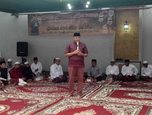 Arif Rahman Hakim Buber Bersama Sahabat ARH, Bagikan 1.800 Paket Lebaran