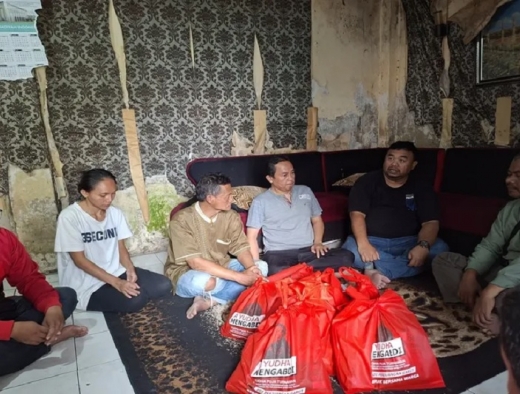 Yudha Puja Turnawan Kunjungi Rumah Penjual Bubur Ayam yang Atapnya Roboh