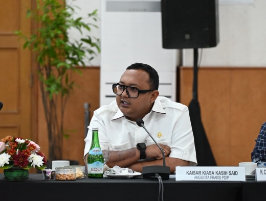 Kaisar Santuni Santri Berprestasi di Pondok Pesantren Roudlotut Tholibin