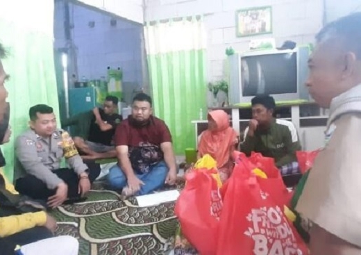 Yudha Puja Turnawan Kunjungi Mak Acih Lansia Korban Kebakaran di Margawati
